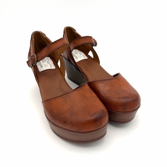 NWT New BOC Born Women's Derby Wedge Pump Shoes Size 6.5 Sandals Tan Buckle - Picture 3 of 7